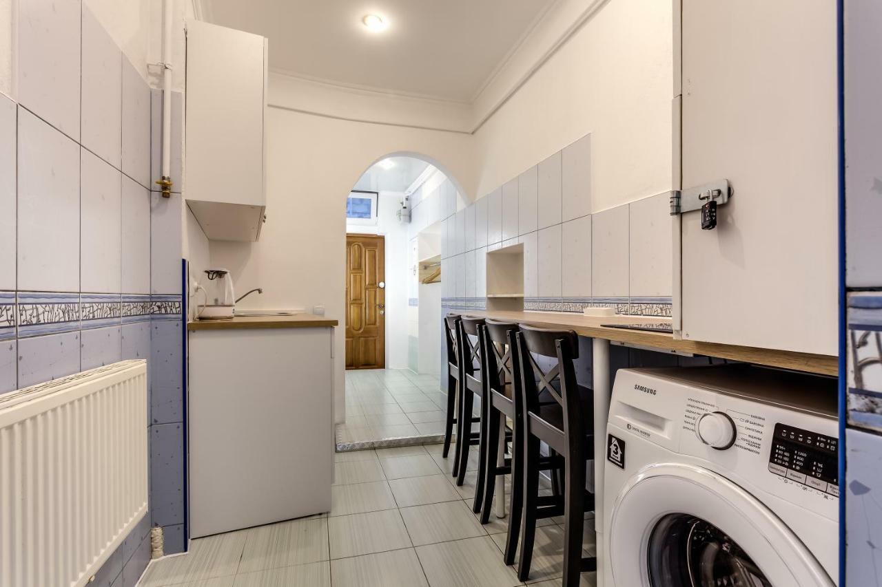 Modern Apartment In Lviv Historic Centre Bagian luar foto