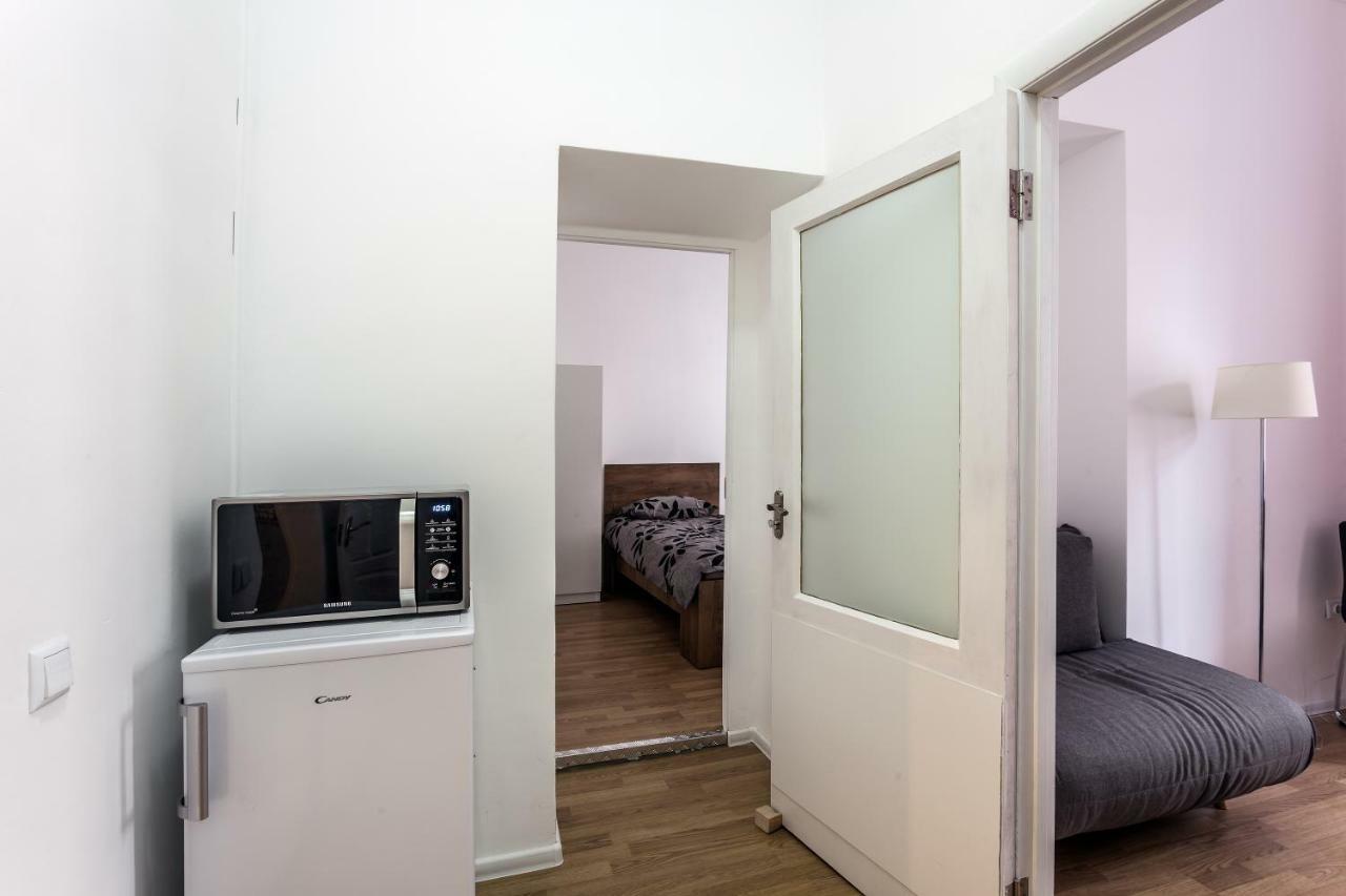 Modern Apartment In Lviv Historic Centre Bagian luar foto