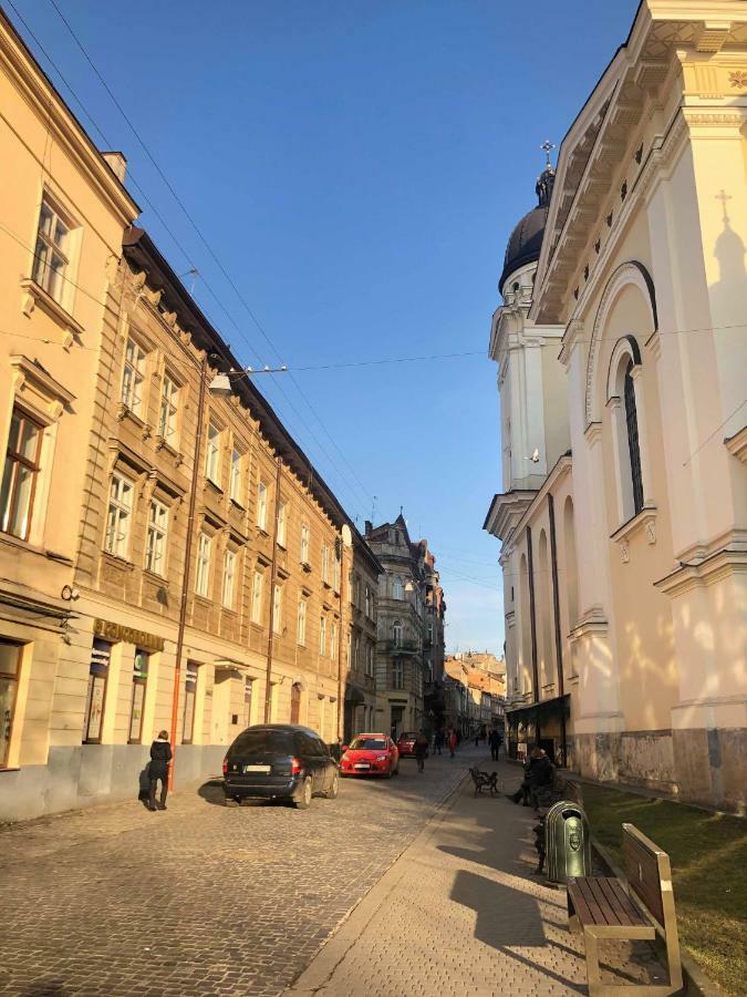 Modern Apartment In Lviv Historic Centre Bagian luar foto